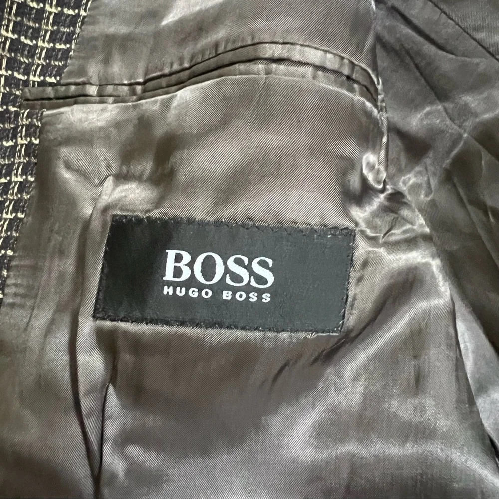 Hugo Boss Men's Black and Brown Checkered Blazer 100% Wool Size 42R
